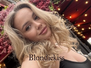 Blondiekiss