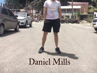 Daniel_Mills