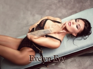 Evelyn_Evy