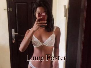 Luna_Foster