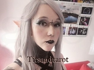 Titsandtarot